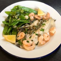A picture of Lemon sole, capers, prawns and mangetout.