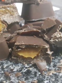 Una foto de Bombones rellenos de leche condensada y dulce de leche