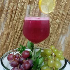 Red grapes juice A picture of Red grapes juice.