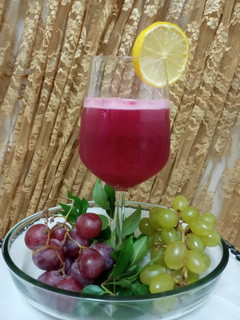 A picture of Red grapes juice.
