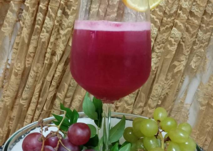 Red grapes juice