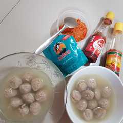 A picture of Kuah bakso.