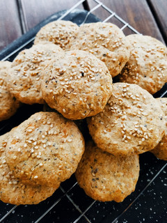 Una foto de Galletas de avena con queso y semillas, fáciles y riquísimas