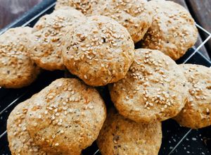 Una foto de Galletas de avena con queso y semillas, fáciles y riquísimas