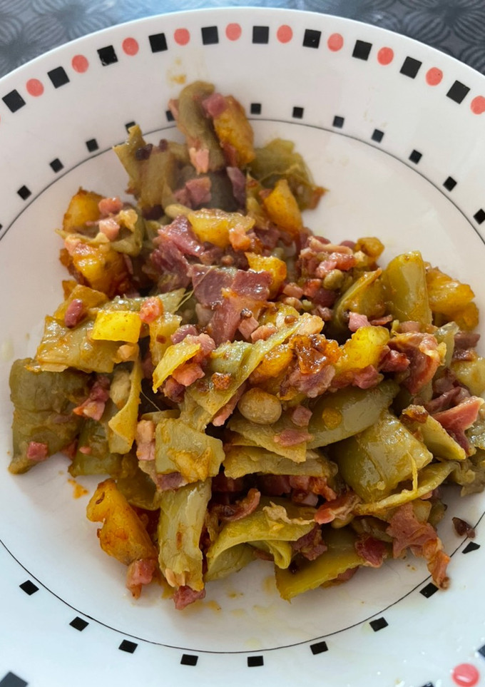Una foto de Judías verdes salteadas con patata y jamón