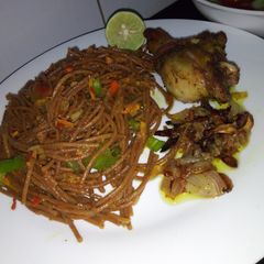 A picture of Fried spaghetti.