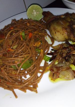A picture of Fried spaghetti.