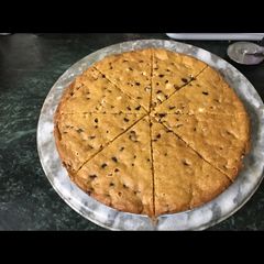 A picture of Pizookie.