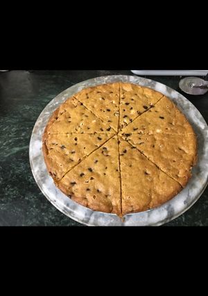 A picture of Pizookie.