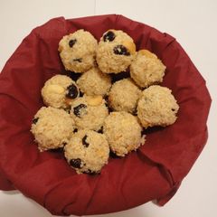 A picture of Rava Ladoos (Semolina Balls).