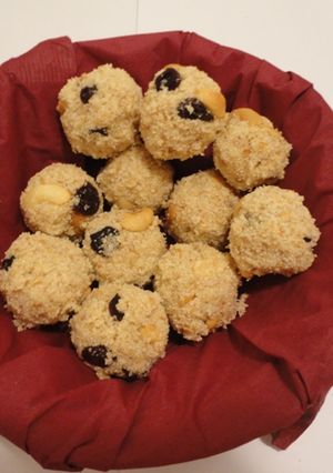 A picture of Rava Ladoos (Semolina Balls).