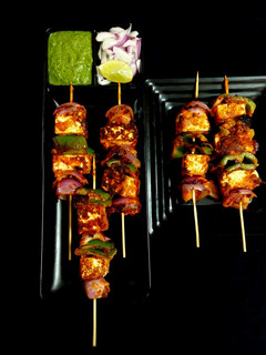 પનીર ટિક્કા (paneer tikka) રેસીપી મુખ્ય ફોટો