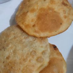 Aloo ki kachori A picture of Aloo ki kachori.