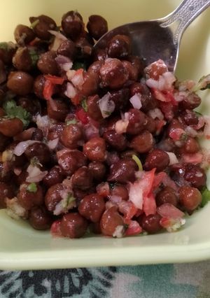 चना चाट (chana chaat recipe in Hindi) रेसिपी मुख्य फोटो