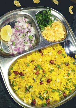 कांदे पोहे (kande pohe recipe in marathi) रेसिपी चे मुख्य फोटो