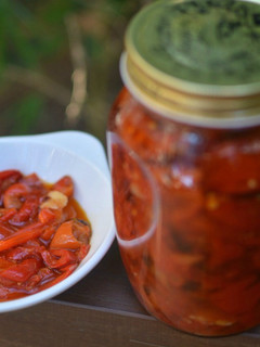 Una foto de Cómo hacer ensalada de pimientos rojos asados al horno