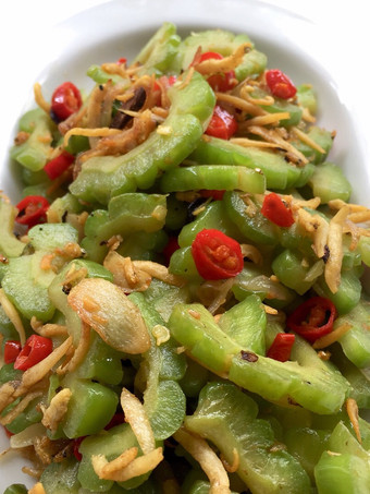 Langkah Mudah untuk Membuat Pare Tumis Teri Pedas, Menggugah Selera