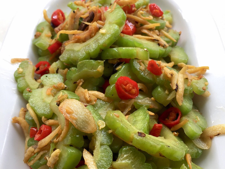 Langkah Mudah untuk Membuat Pare Tumis Teri Pedas, Menggugah Selera