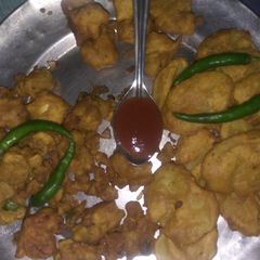 A picture of Pyaj,alu or paneer pakoda#monsoon.