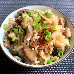 A picture of Dried Mushrooms & Chicken Takikomigohan.