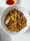GYUUDON KIM CHI (cơm thịt bò xào hành tây, kim chi)