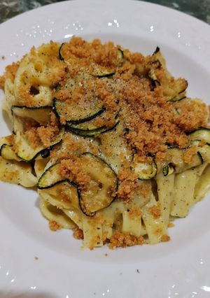 Foto di Tagliatelle al limone e crema di zucchine