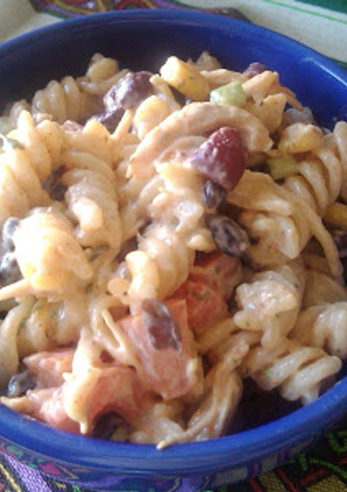 Una foto de Ensalada mexicana de pasta con aliño rancho fiesta