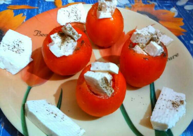 Caprese stuffed tomatoes