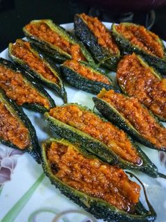 भरवां करेले (Bharwan Karele recipe in hindi) रेसिपी मुख्य फोटो