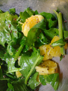 Una foto de Ensalada de espinaca y naranja