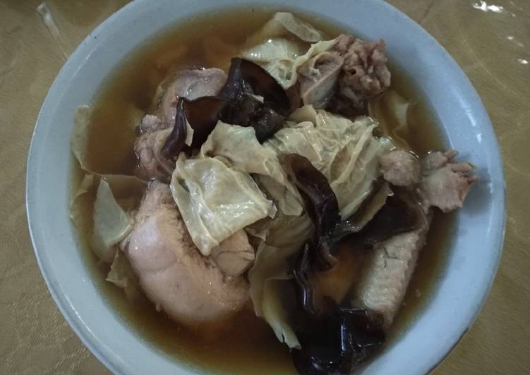 46. Sop Ayam Babi Kembang Tahu Jamur (Non Halal)