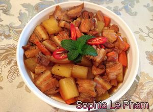 Hình của món Thịt kho củ cải và cà rốt.