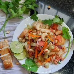 Kachumbar nuts salad with croutons A picture of Kachumbar nuts salad with croutons.