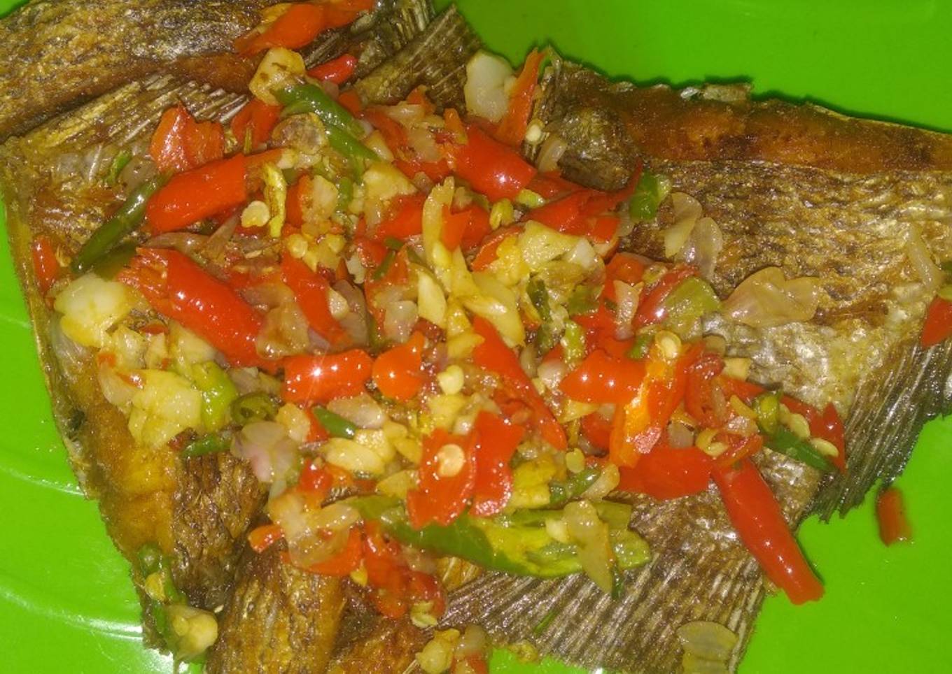 Ikan nila goreng sambal matah
