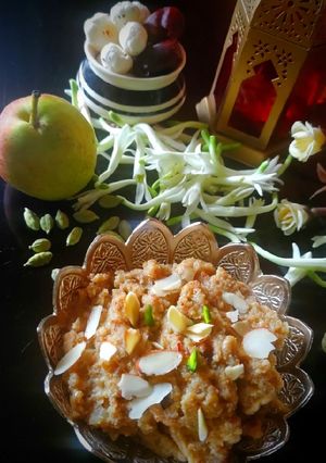 A picture of Halwa (Indian pear&makhana).