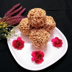 A picture of Lia Muan/Ladoo/Sweet balls.