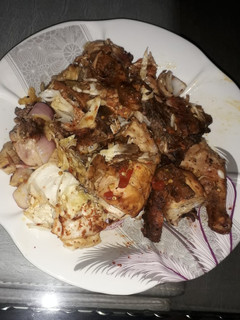 A picture of Fried chicken and source.