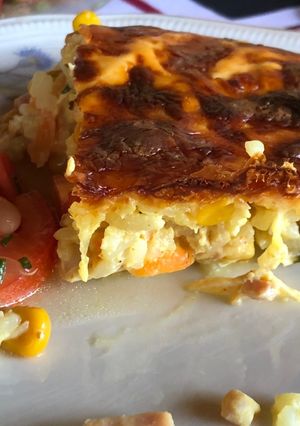 Una foto de Pastel de pollo y arroz