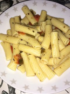Una foto de Macarrones a las finas hierbas