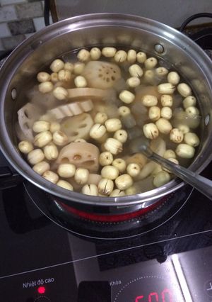 Hình của món Chè củ sen - hạt sen - nha đam.