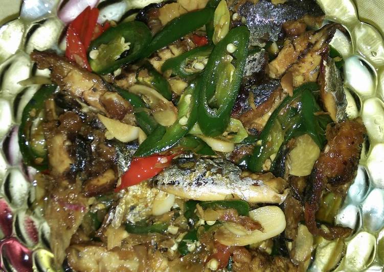 Ikan cuek sambal dabu" simpel Pedas