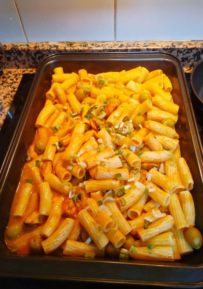 Una foto de Penne, pomodoro e cozze