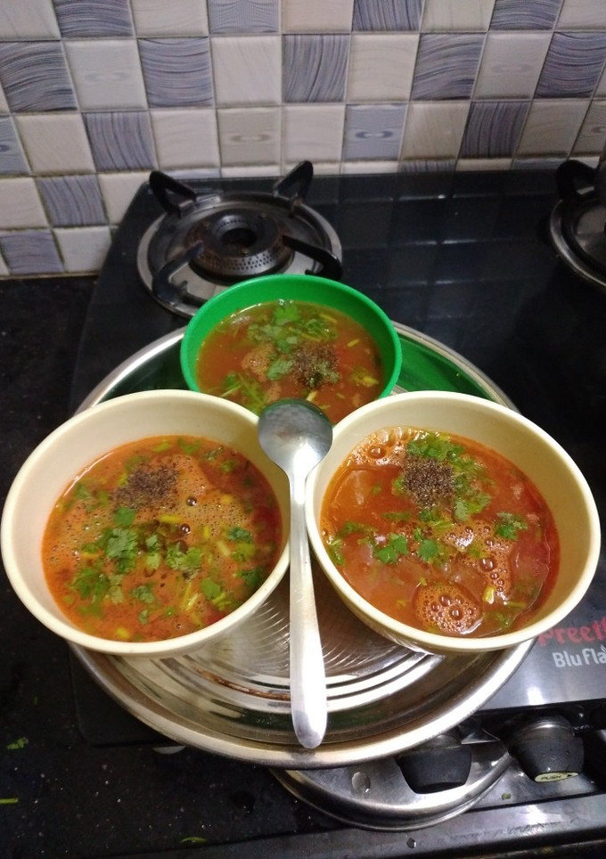 * தக்காளி, மிளகு, சீரக, சூப்*(pepper tomato soup recipe in tamil) செய்முறை முக்கிய புகைப்படம்