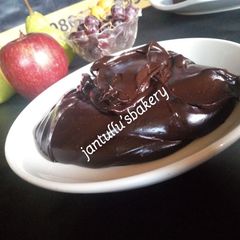 A picture of Homemade chocolate paste/syrup.