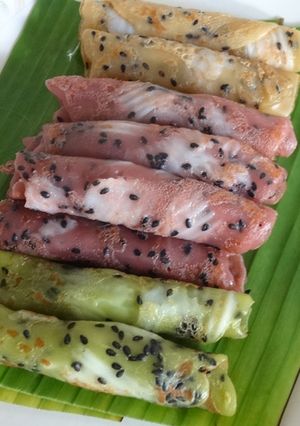 A picture of Fresh Coconut Thai Rolled Wafers (Thong Muan Sod).