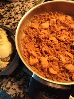 Una foto de Fideuá de pollo con alioli
