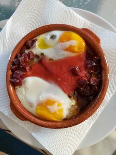 Una foto de Huevos a la flamenca estilo Josega