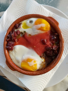 Una foto de Huevos a la flamenca estilo Josega