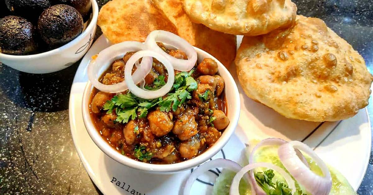 Punjabi Chole Bhature Recipe by Pallavi Som Chatterjee - Cookpad