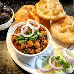 A picture of Punjabi Chole Bhature.